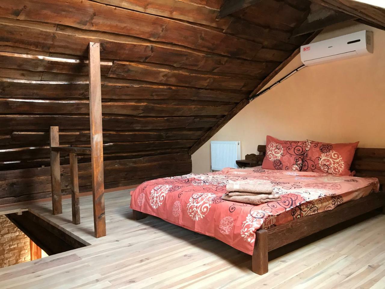 Two-Floor Apartments And Studio 2-Х Этажные Апартаменты И Студия В Самом Центре Kharkov Ngoại thất bức ảnh