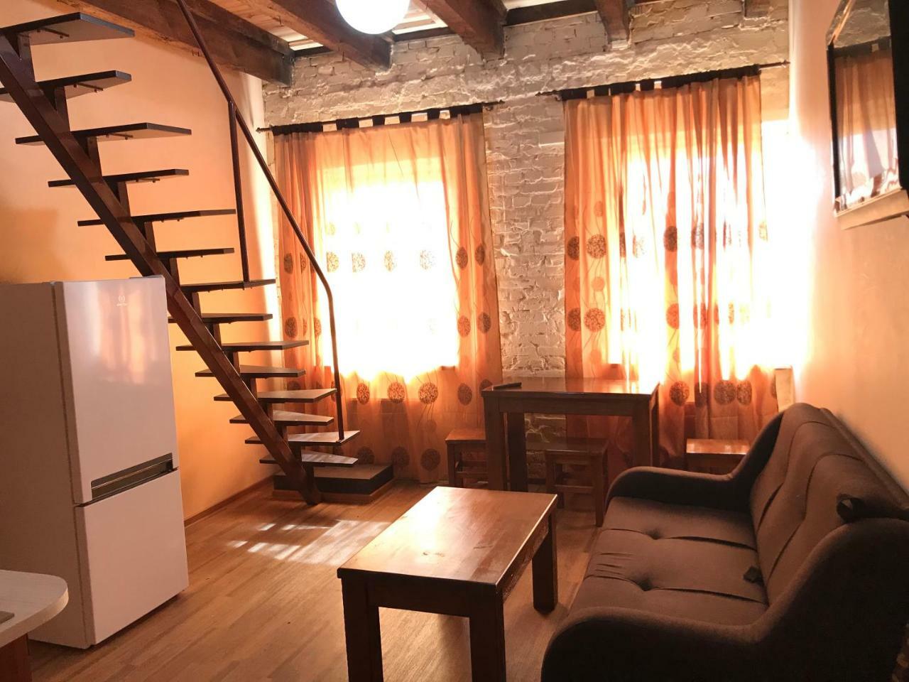 Two-Floor Apartments And Studio 2-Х Этажные Апартаменты И Студия В Самом Центре Kharkov Ngoại thất bức ảnh