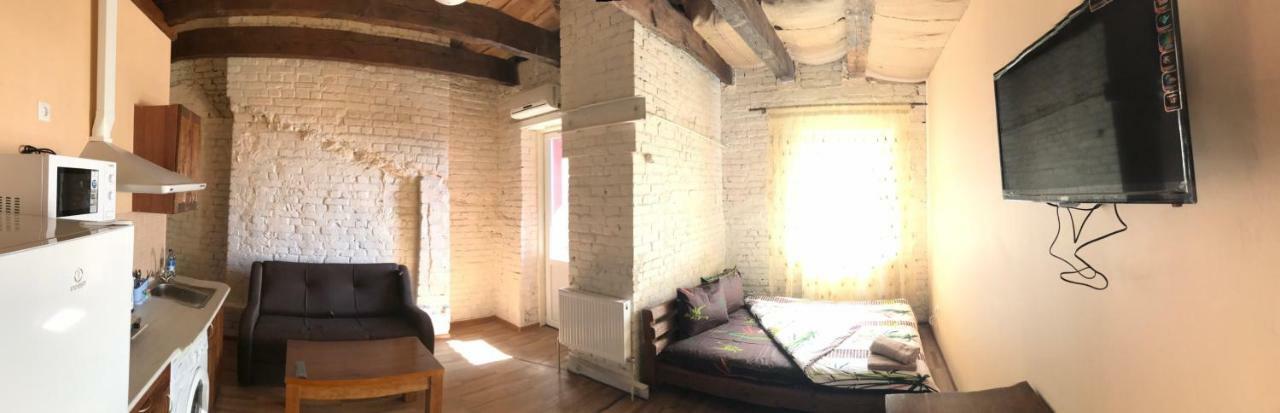 Two-Floor Apartments And Studio 2-Х Этажные Апартаменты И Студия В Самом Центре Kharkov Ngoại thất bức ảnh
